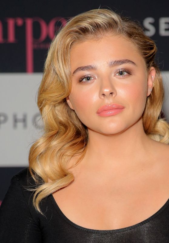 Chloé Grace Moretz nue