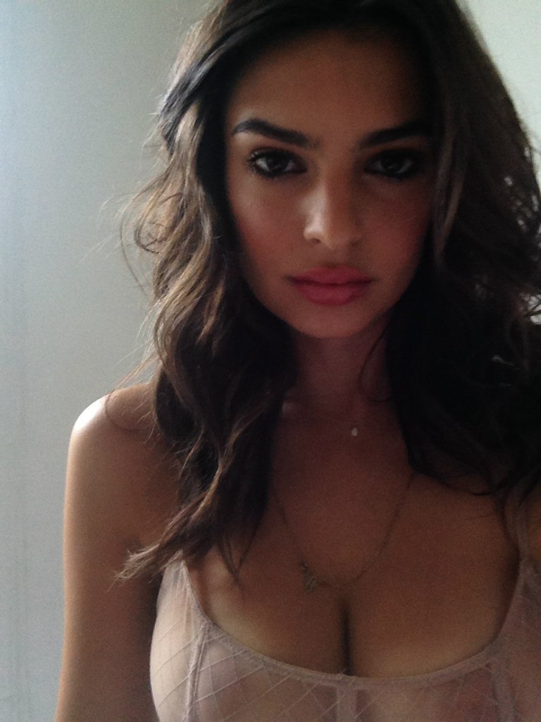 Une photo de nu d'Emily Ratajkowski
