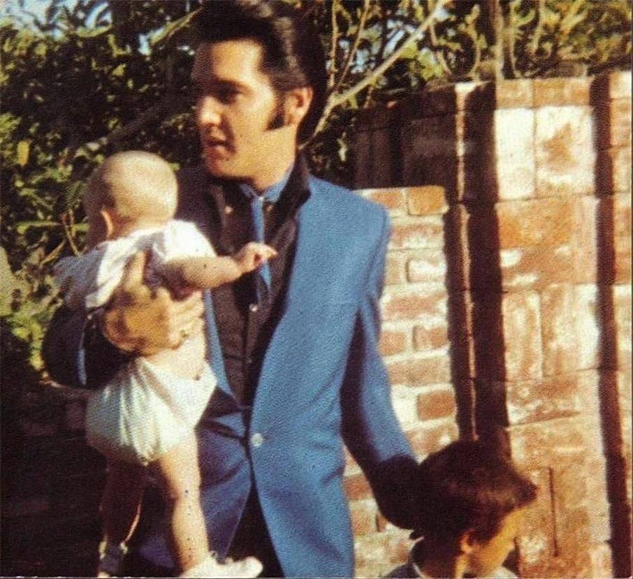 Elvis Presley : photos de sa vie