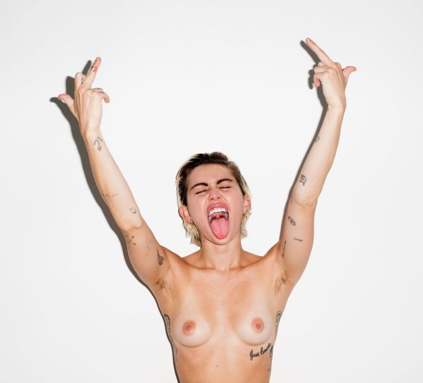 Miley Cyrus complètement nue (Miley Cyrus)