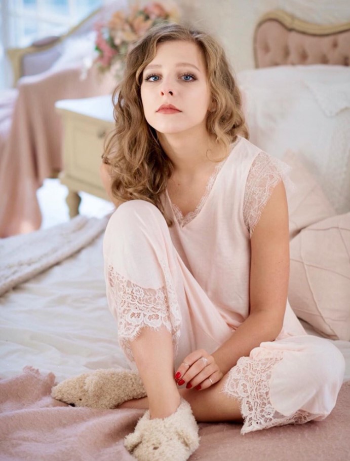 Elizaveta Arzamasova nue