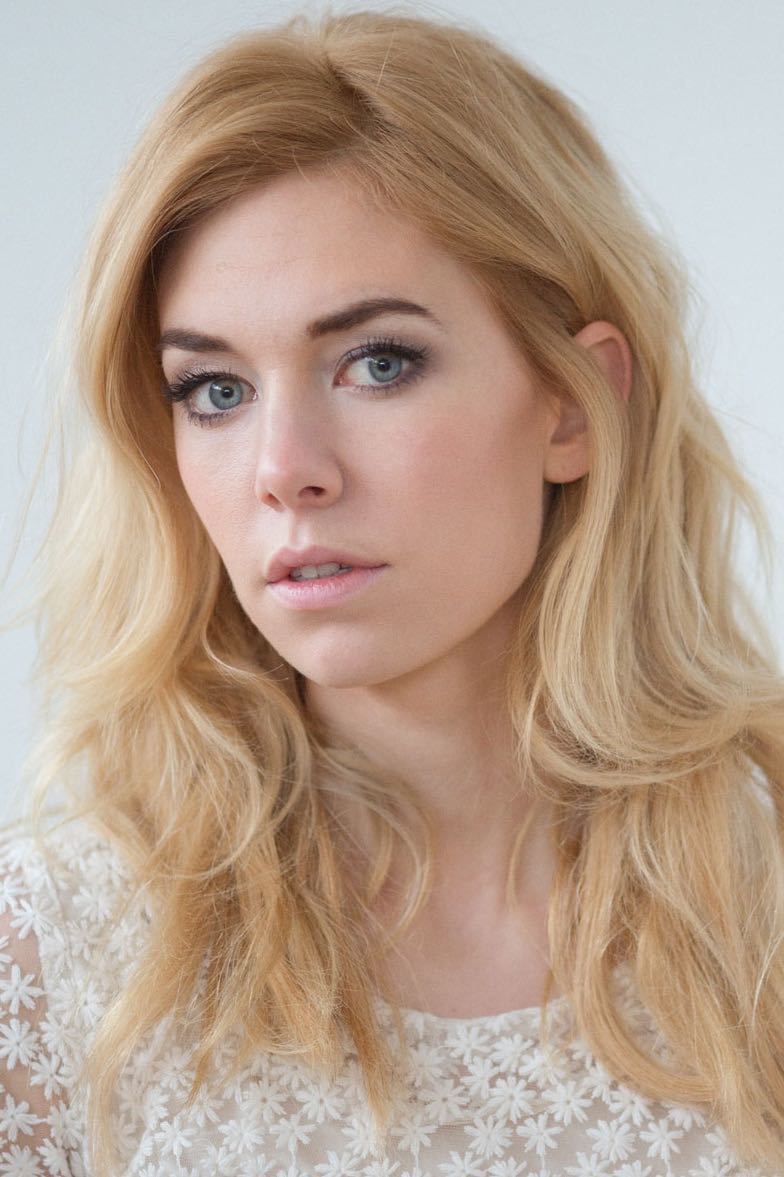 Vanessa Kirby Nue