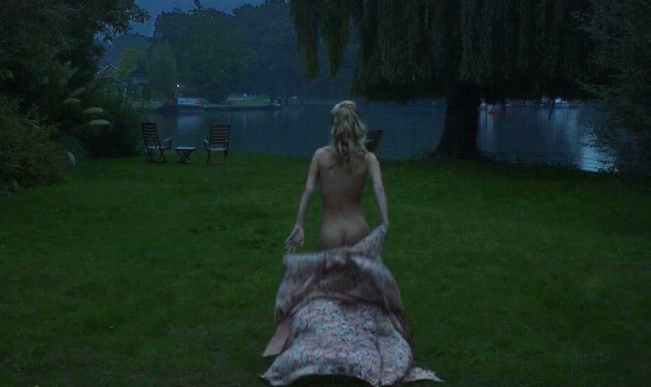 Vanessa Kirby Nue