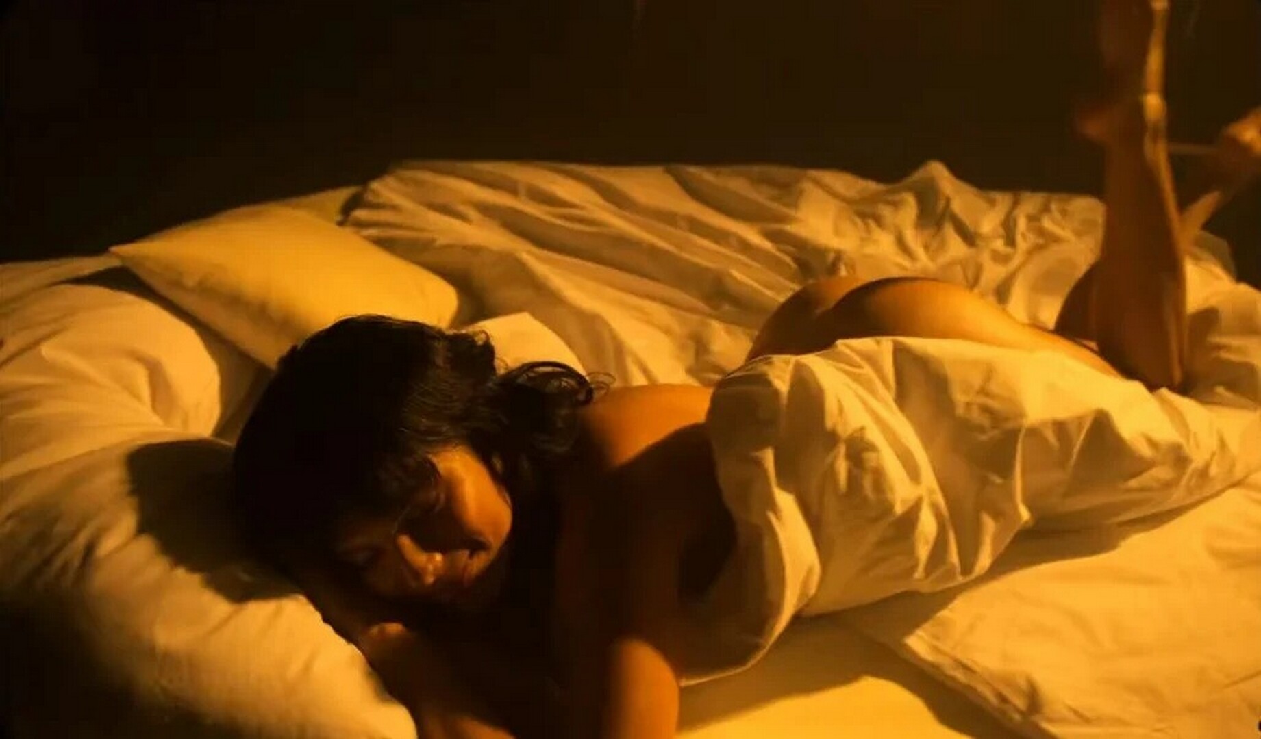 La chanteuse nue Michelle Andrade