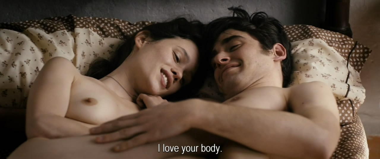 Astrid Berges-Frisbey nue