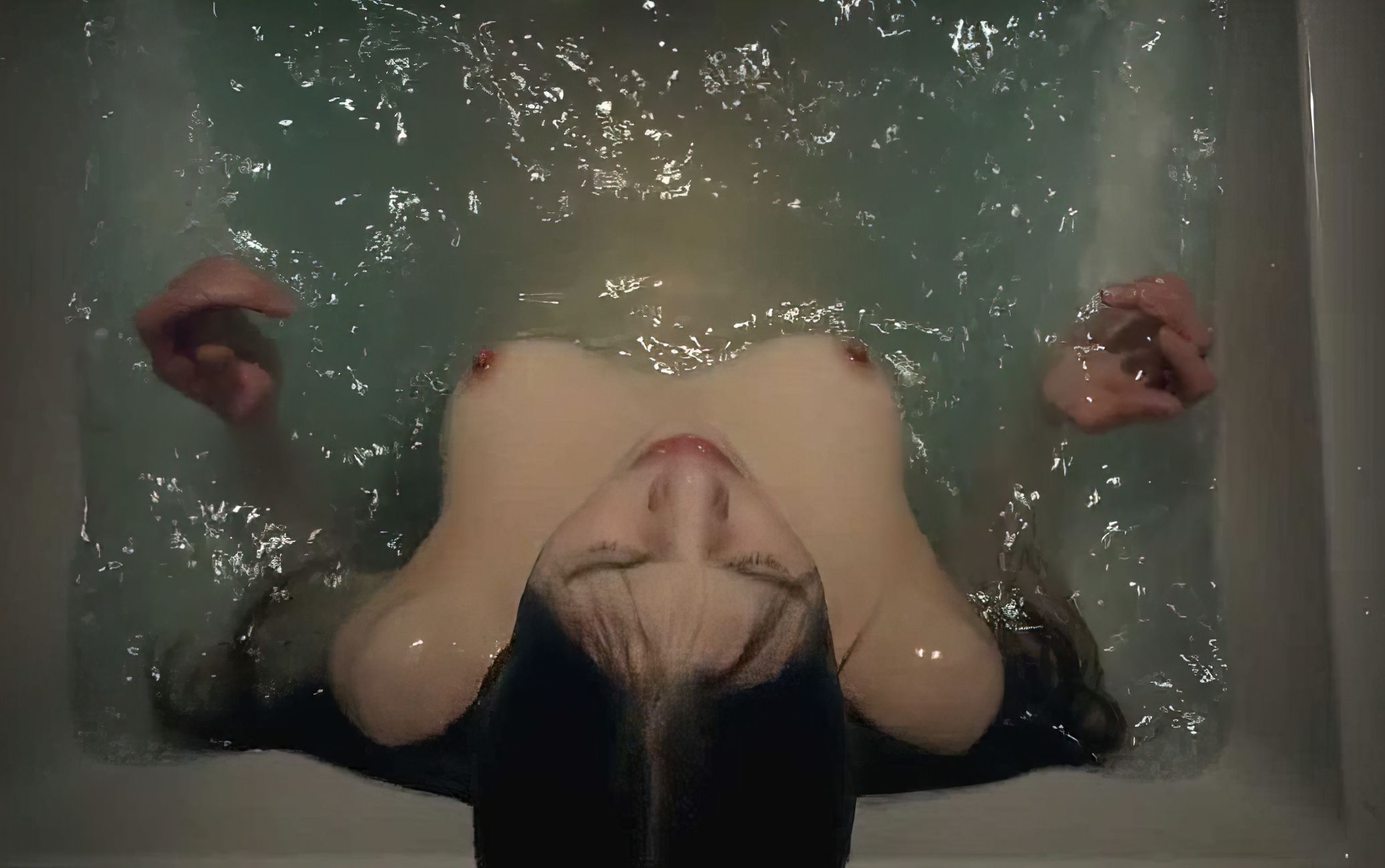 India Eisley complètement nue