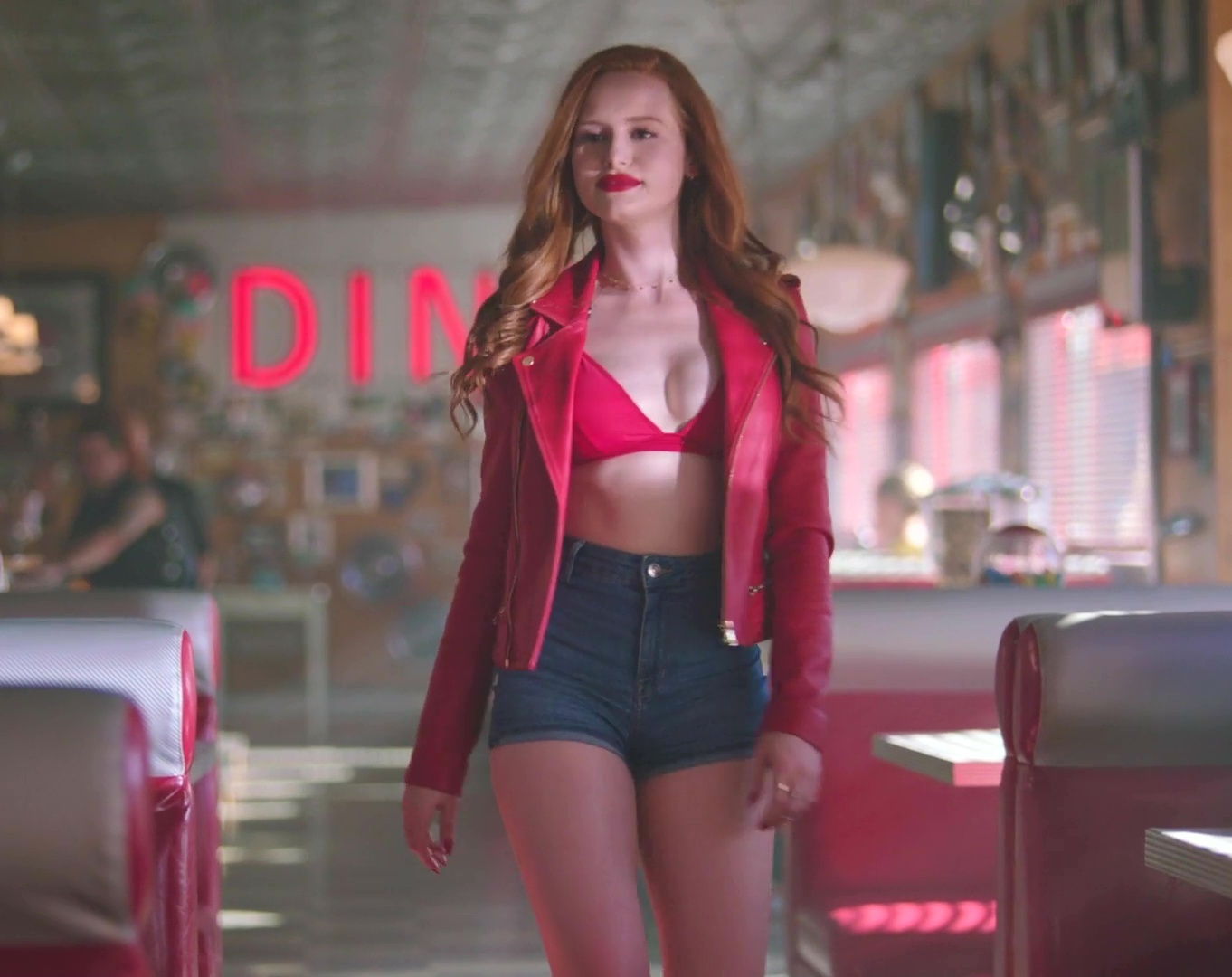 Des clichés chauds de Madelaine Petsch