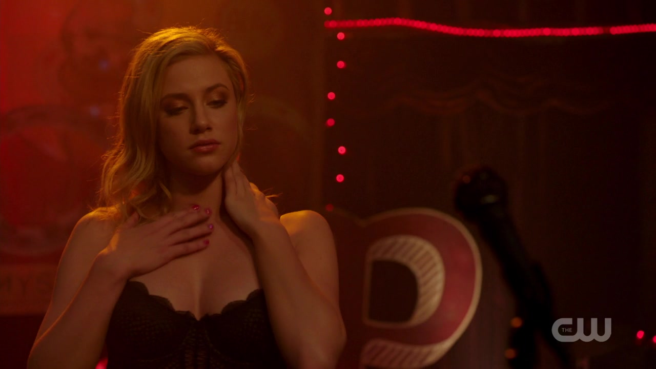 Photos érotiques de Lili Reinhart