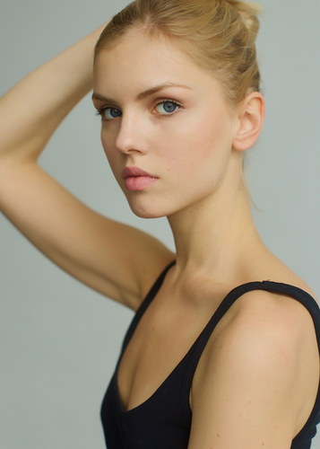 Sofia Ozerova nue