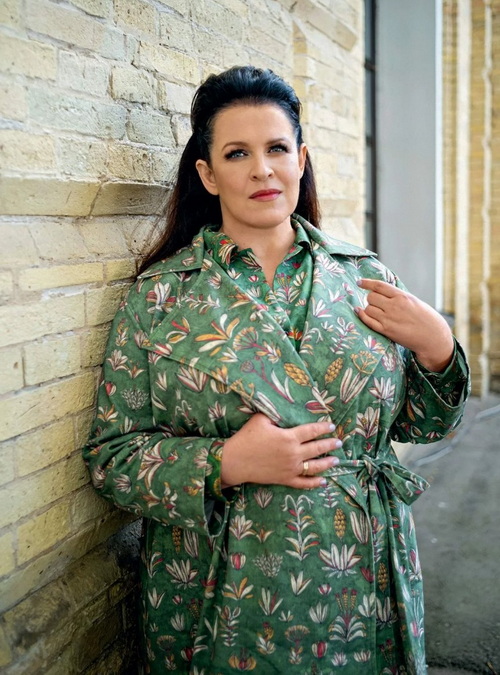 Ruslana Pysanka nue