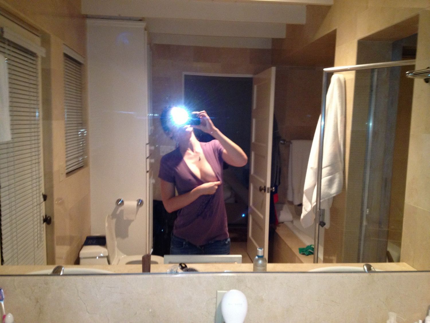Une photo de Lizzy Caplan (Lizzy Caplan) toute nue