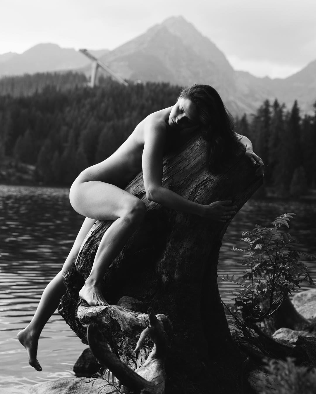 Marie Vorozhi nue