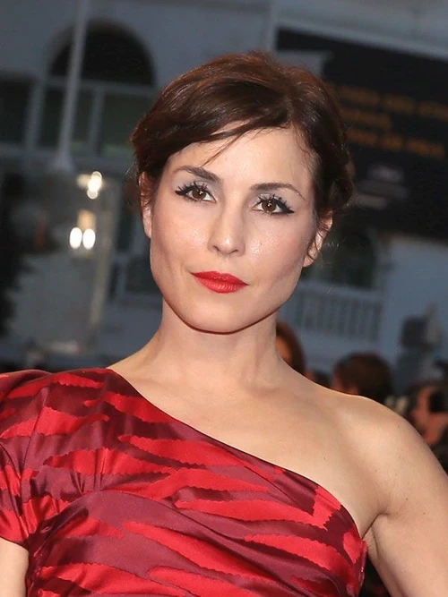 Noomi Rapace complètement nue