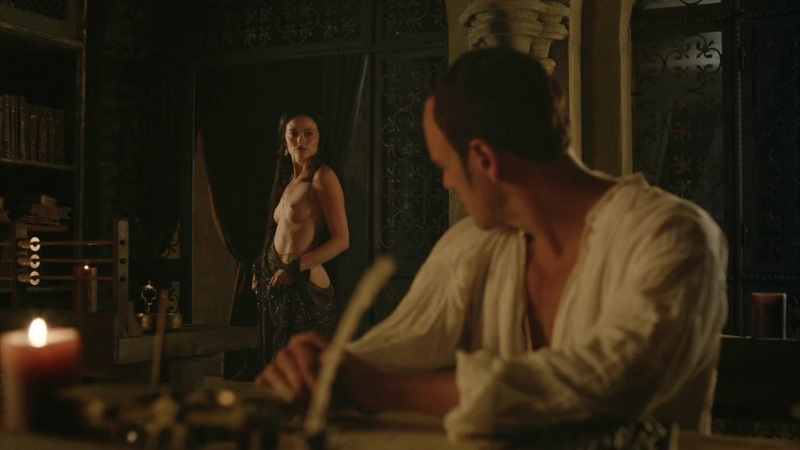 Lara Pulver Nue