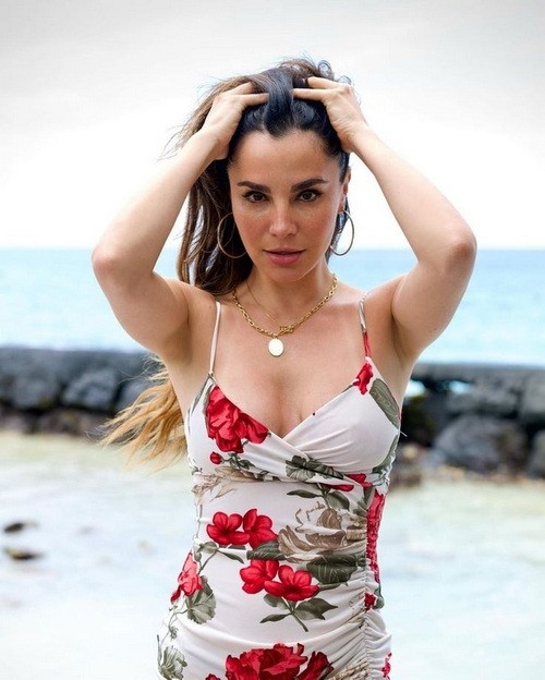 Marta Higareda complètement nue