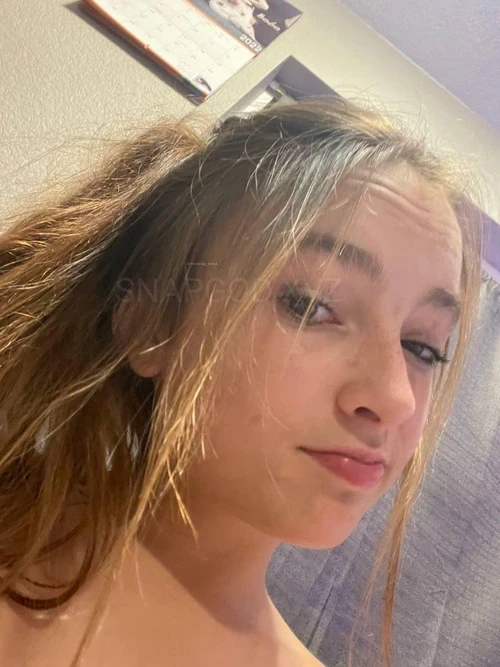 Fuite d'une jeune alt-girl